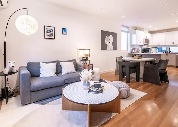 Ballard\'S Pet-Friendly Mid Century Home + Rooftop Deck
