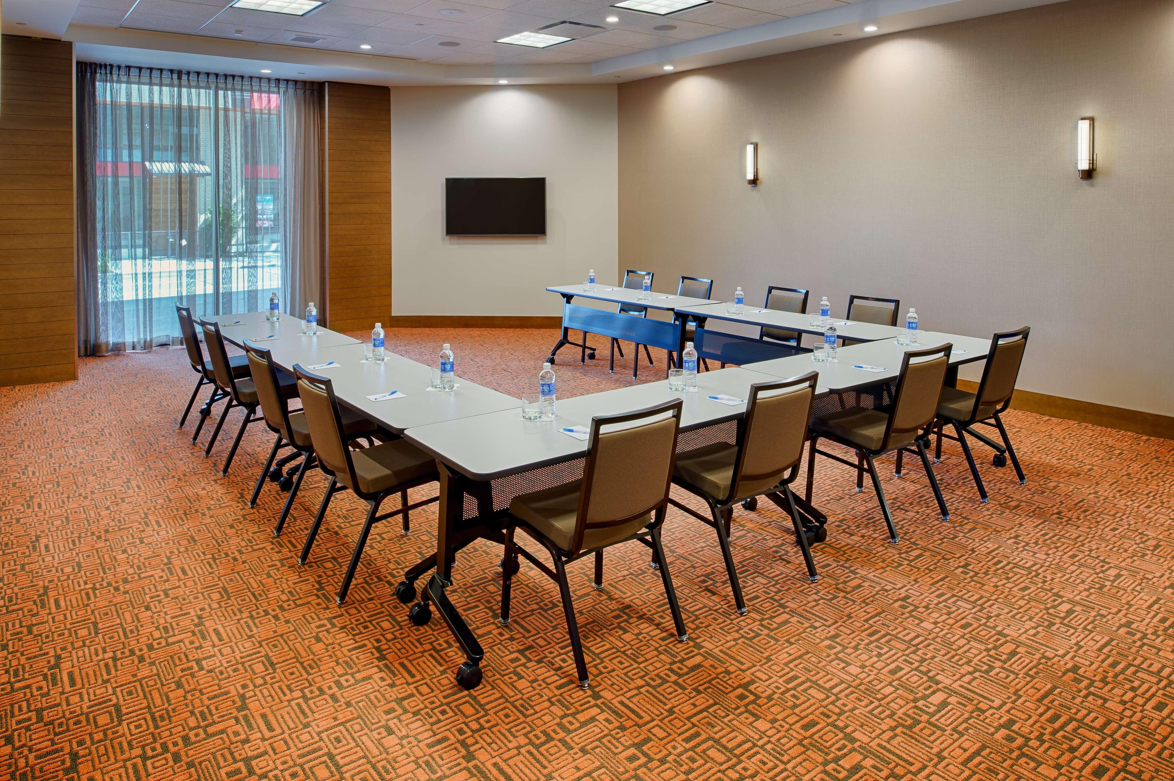 Hyatt House Downtown Hotel 3*