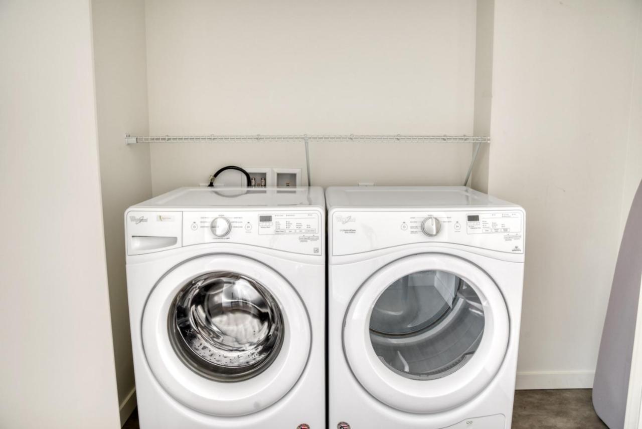 Apartment Downtown 2br W Gym Wd Bbq Nr Dining Shops Sea-406