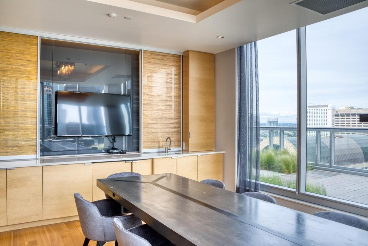Apartment Downtown 2br W Gym Wd Bbq Nr Dining Shops Sea-406 Seattle