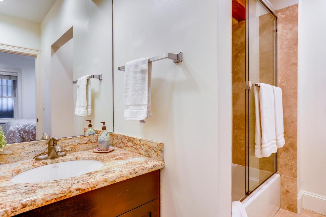 With Parking, Near Space Needle! Apartment Seattle