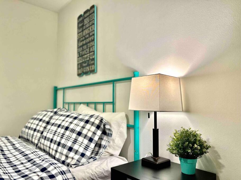 Private With Shared Bathroom On The 1st Floor 10 Minutes Walk To Of Washington * Seattle