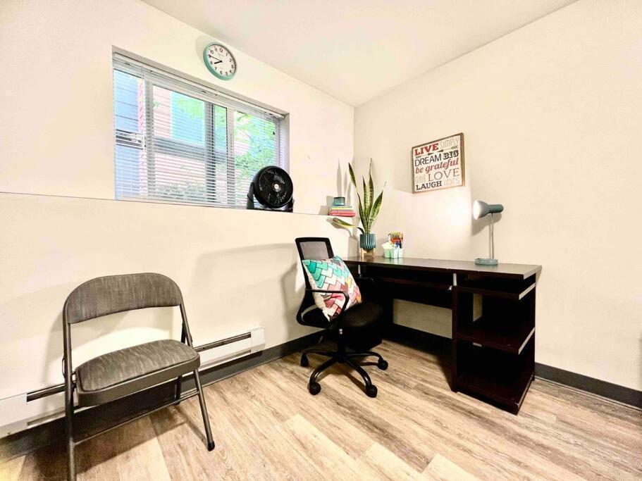 Apartment Private With Shared Bathroom On The 1st Floor 10 Minutes Walk To Of Washington Seattle