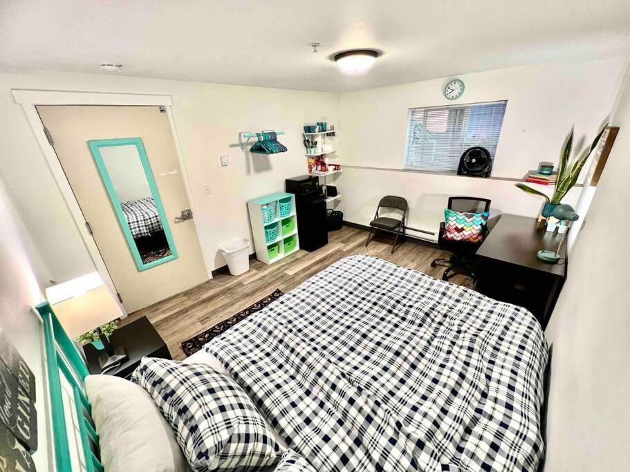Private With Shared Bathroom On The 1st Floor 10 Minutes Walk To Of Washington Apartment