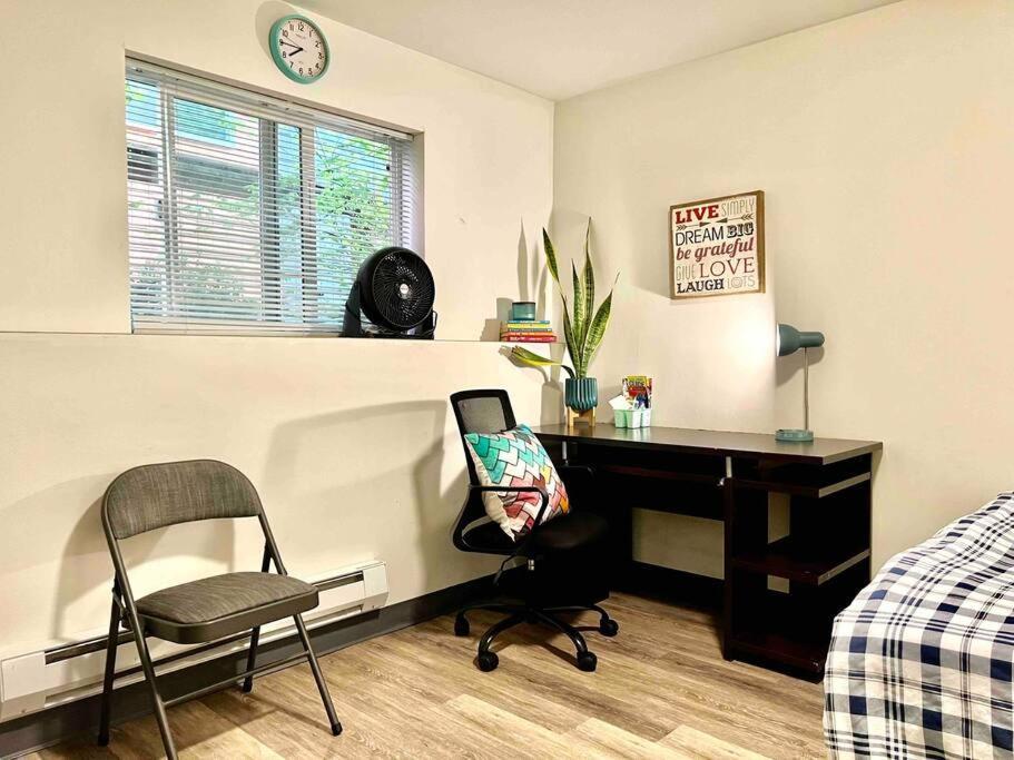 Private With Shared Bathroom On The 1st Floor 10 Minutes Walk To Of Washington
