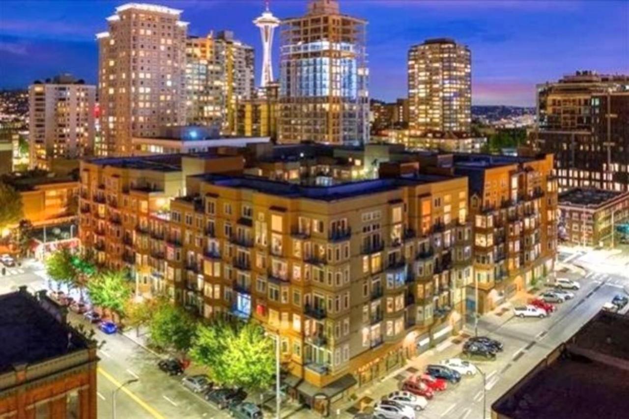 Apartment Cityscape Dreams Seattle