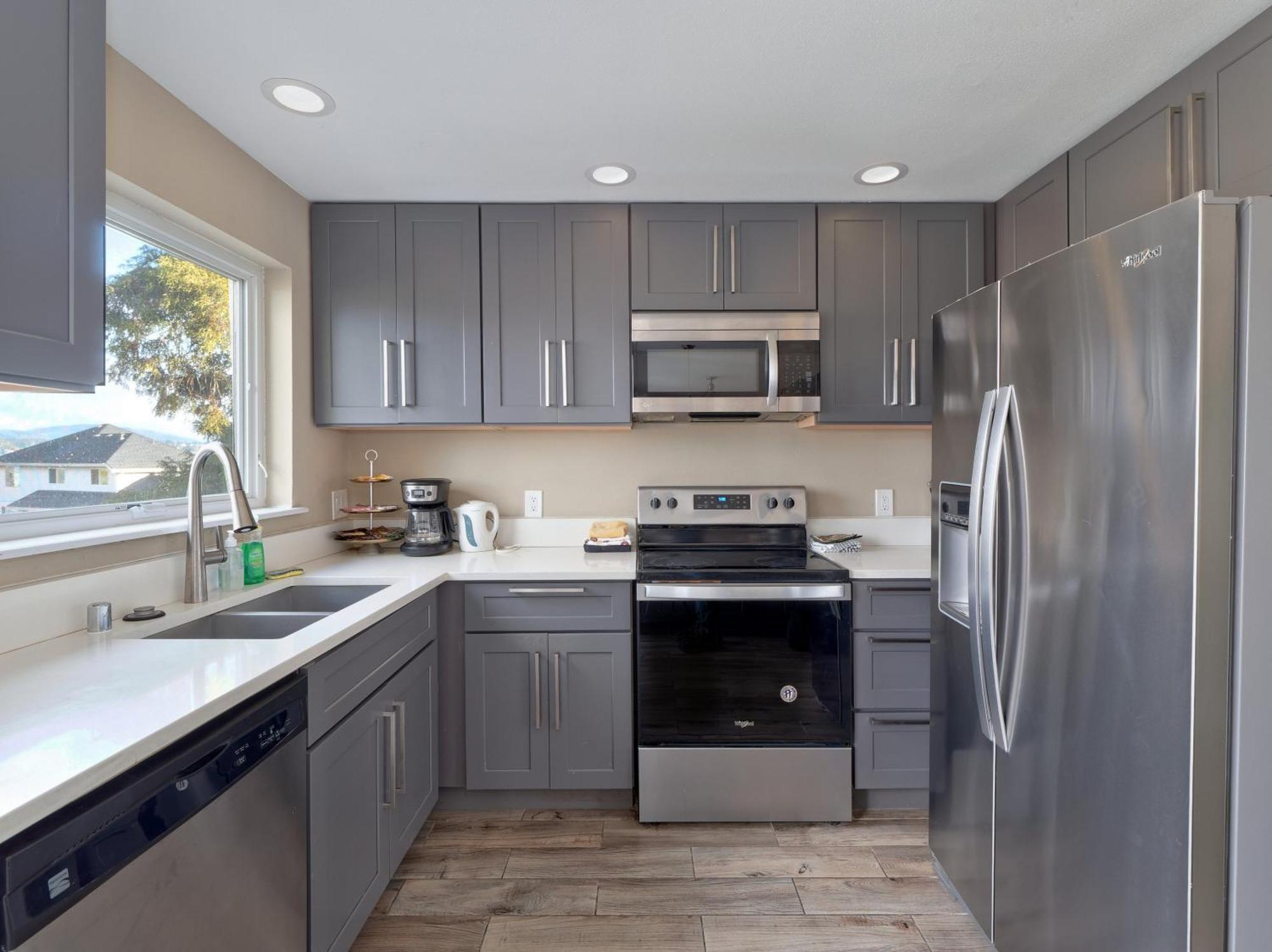 Mid-century W/ Lakefront Views! Holiday home Seattle