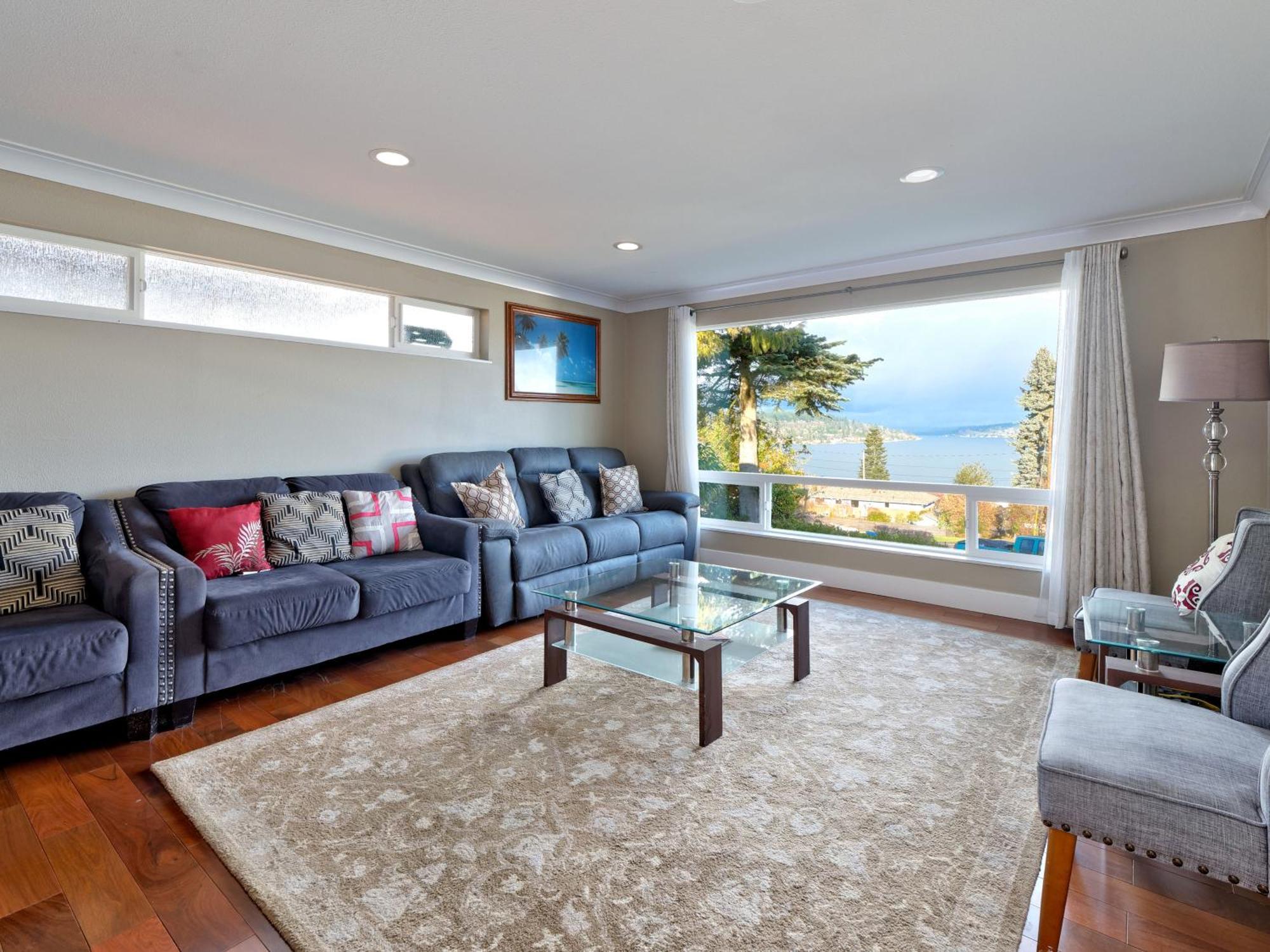 Mid-century W/ Lakefront Views! Holiday home Seattle