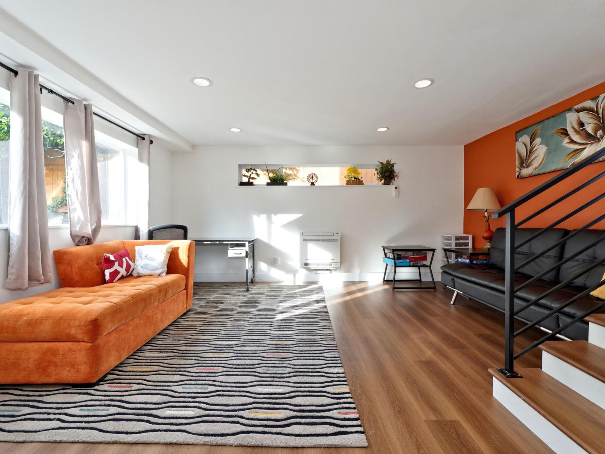 Mid-century W/ Lakefront Views! Holiday home Seattle