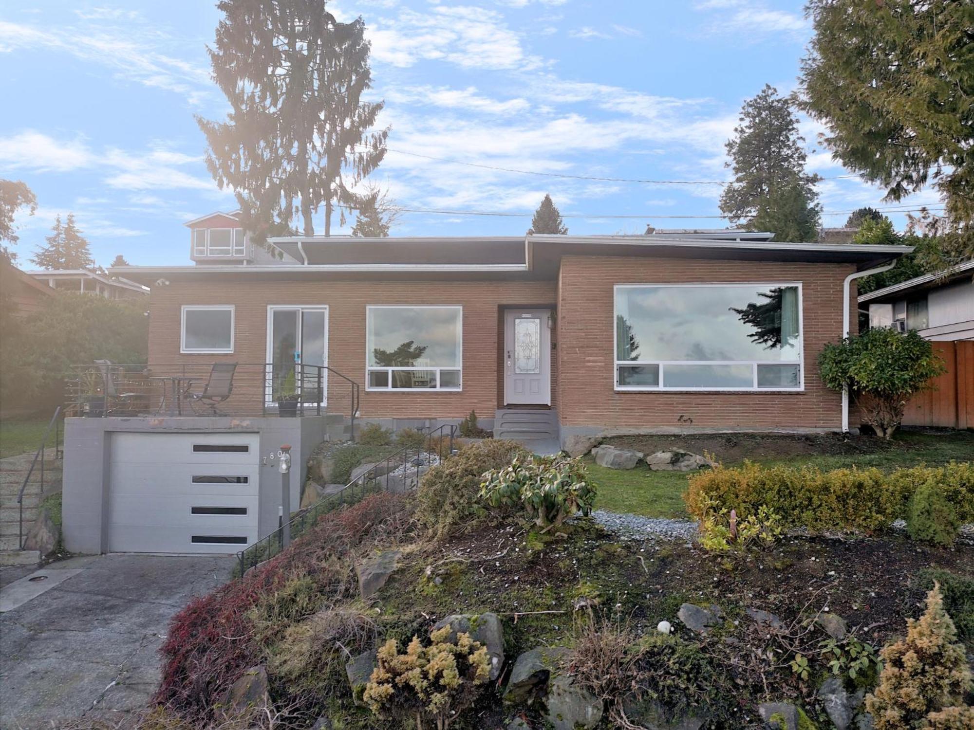 Mid-century W/ Lakefront Views!