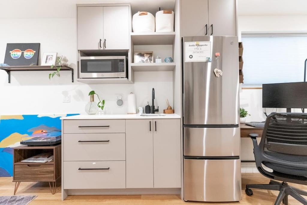 Holiday home Ballard's Pet-friendly Mid Century + Rooftop Deck *