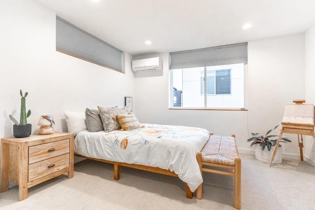Ballard's Pet-friendly Mid Century + Rooftop Deck