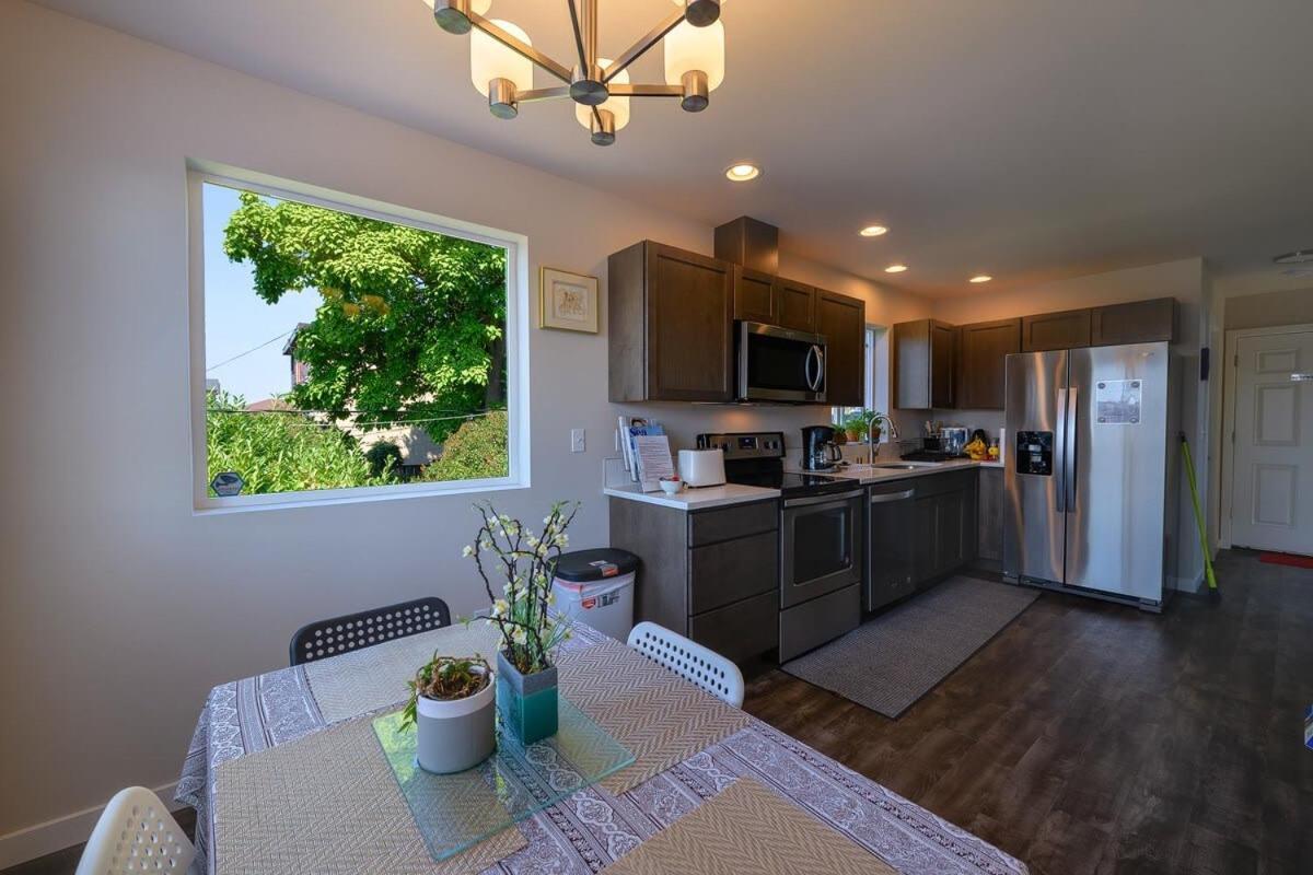 Urban Village - Vashon1 - Roof View Deck *