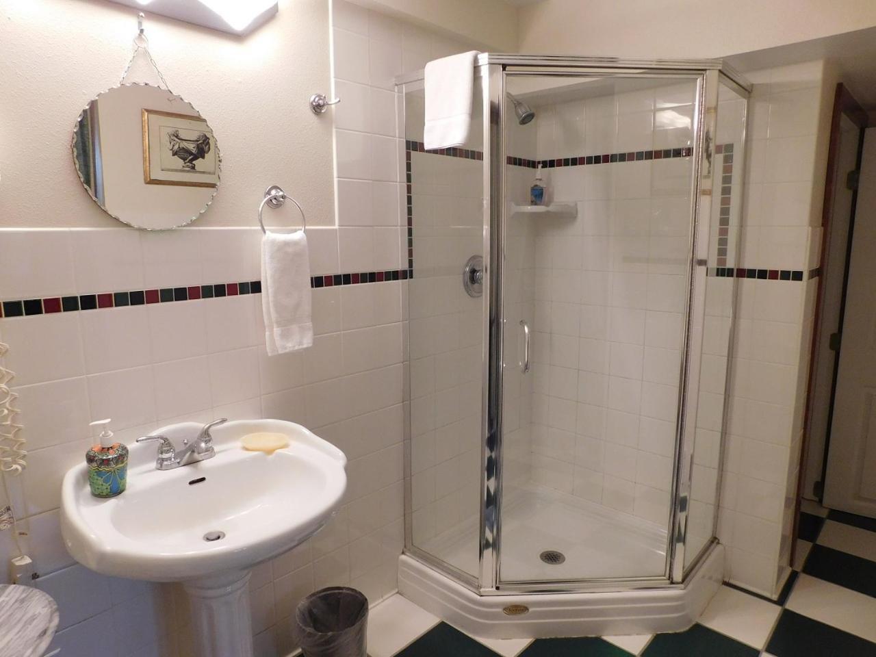 Bed & Breakfast Bacon Mansion 3*
