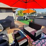 Cheerful New Modern Townhome Close To Downtown