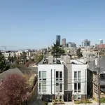 Modern Townhome In Seattle\'S Central District With Rooftop