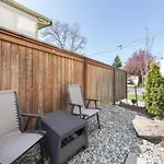 Modern Townhome In Seattle\'S Central District With Rooftop