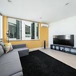 Modern Townhome In Seattle\'S Central District With Rooftop