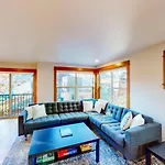Central District Hideaway