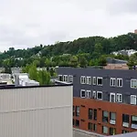 Luxe: Modern Retreat In The City