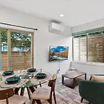 3Br 2.5Ba Rooftop View Green Lake Hideaway