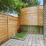 3Br 2.5Ba Rooftop View Green Lake Hideaway