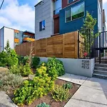 Stunning Seattle Retreat With Roof Top - Utopia Luxury Stay
