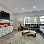 Luxe Seattle Vacation Rental About 9 Mi To Downtown!