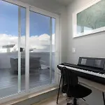 West Seattle - Mins To Downtown!
