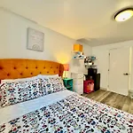 Micro Studio Apartment In University District- 10 Mins Walk To University Of Wa