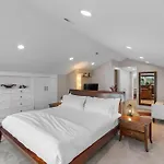 Madrona Bliss A Modern Escape
