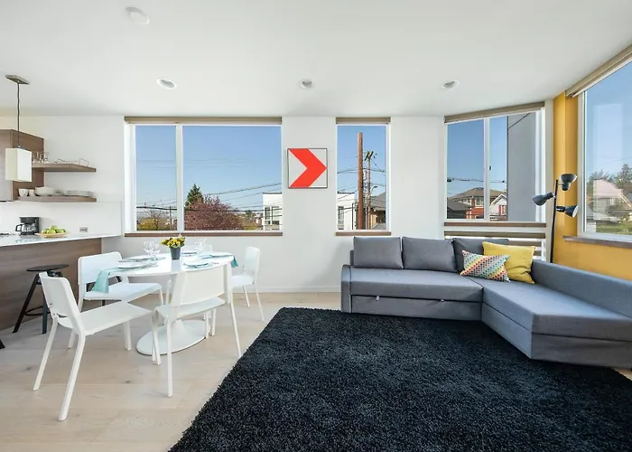 Modern Townhome In Seattle\'S Central District With Rooftop