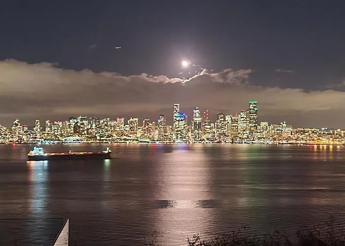 180 Degree, Unobstructed Bluff View!
