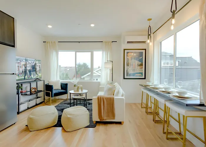 Seattle Charm, Near University, 3 Bedroom W&D, Fast Wifi