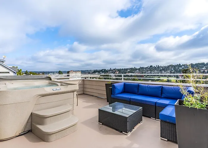 Majestic Views With A Hot Tub!