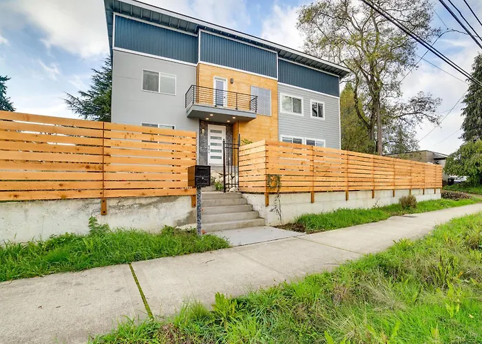 Luxe Seattle Vacation Rental About 9 Mi To Downtown!