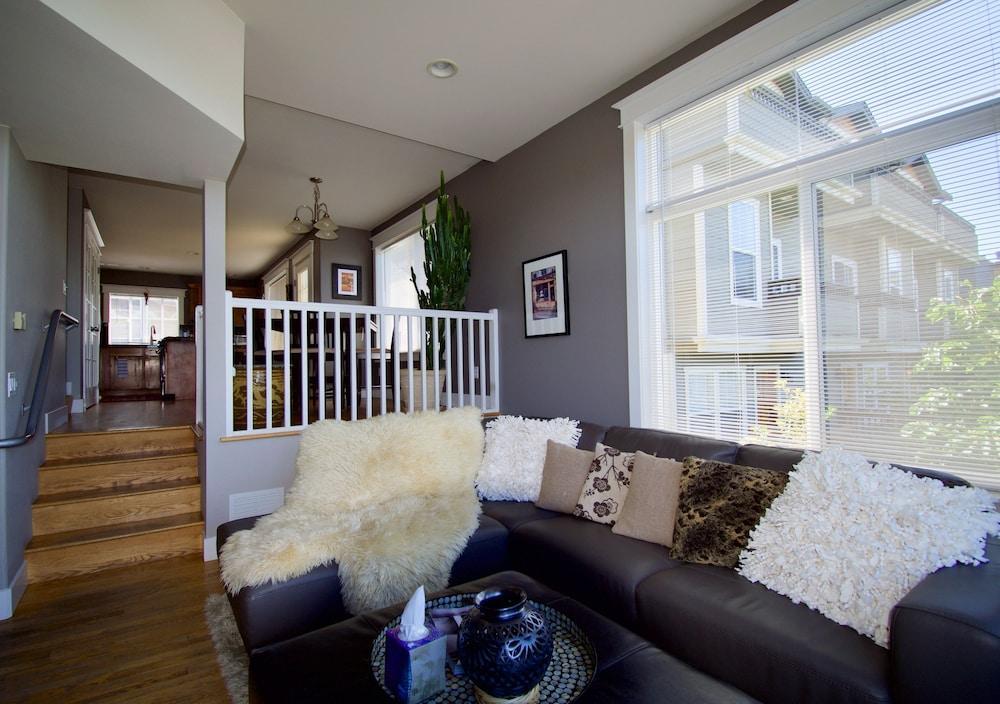 Comfort And Grace Perched On Queen Anne Hill Holiday home Seattle