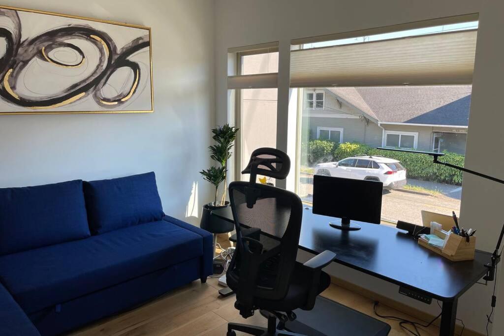 Cheerful New Modern Townhome Close To Downtown Apartment Seattle