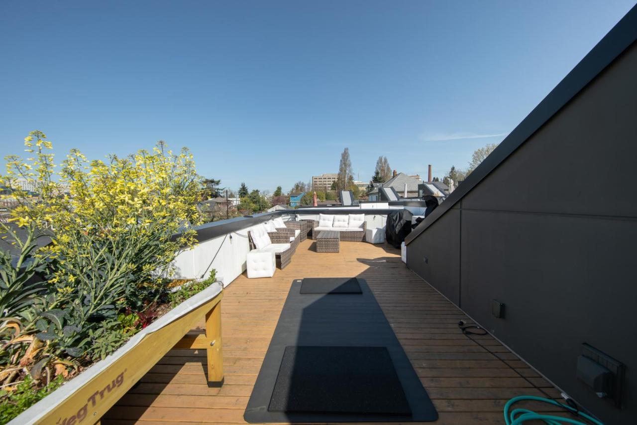 Modern Townhome In Seattle's District With Rooftop *