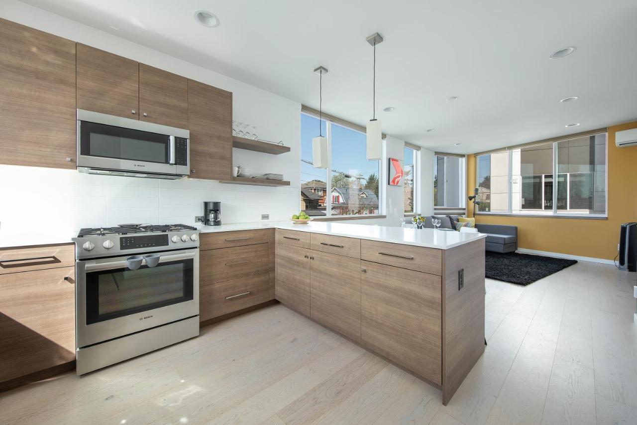 Modern Townhome In Seattle's District With Rooftop Apartment *