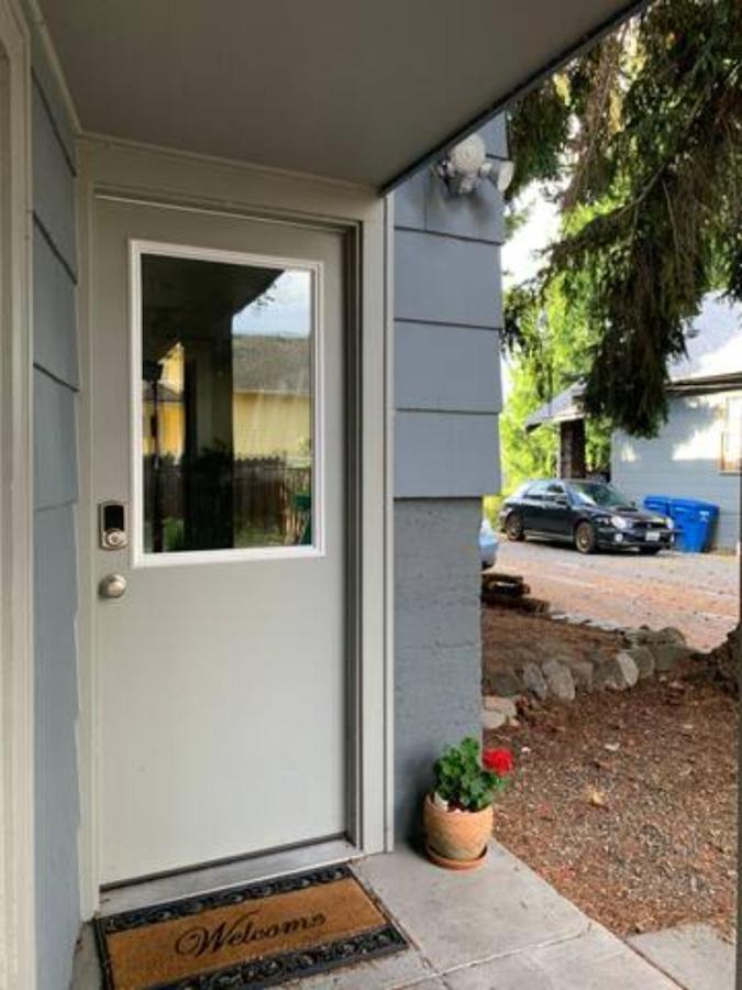 Private 3 Bedrooms&living Near U-district Holiday home