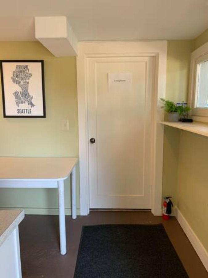 Private 3 Bedrooms&living Near U-district Holiday home *