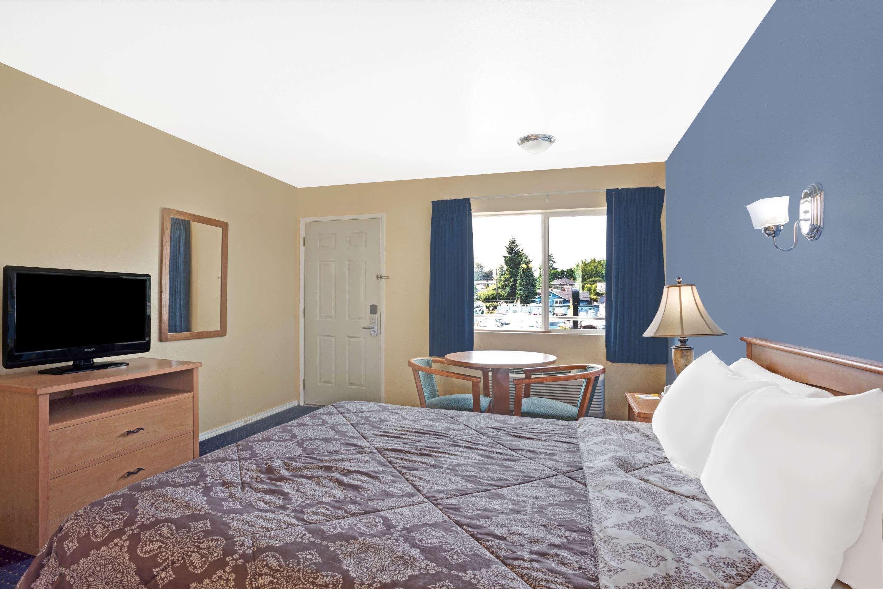 Motel Days By Wyndham North Of Downtown 2*