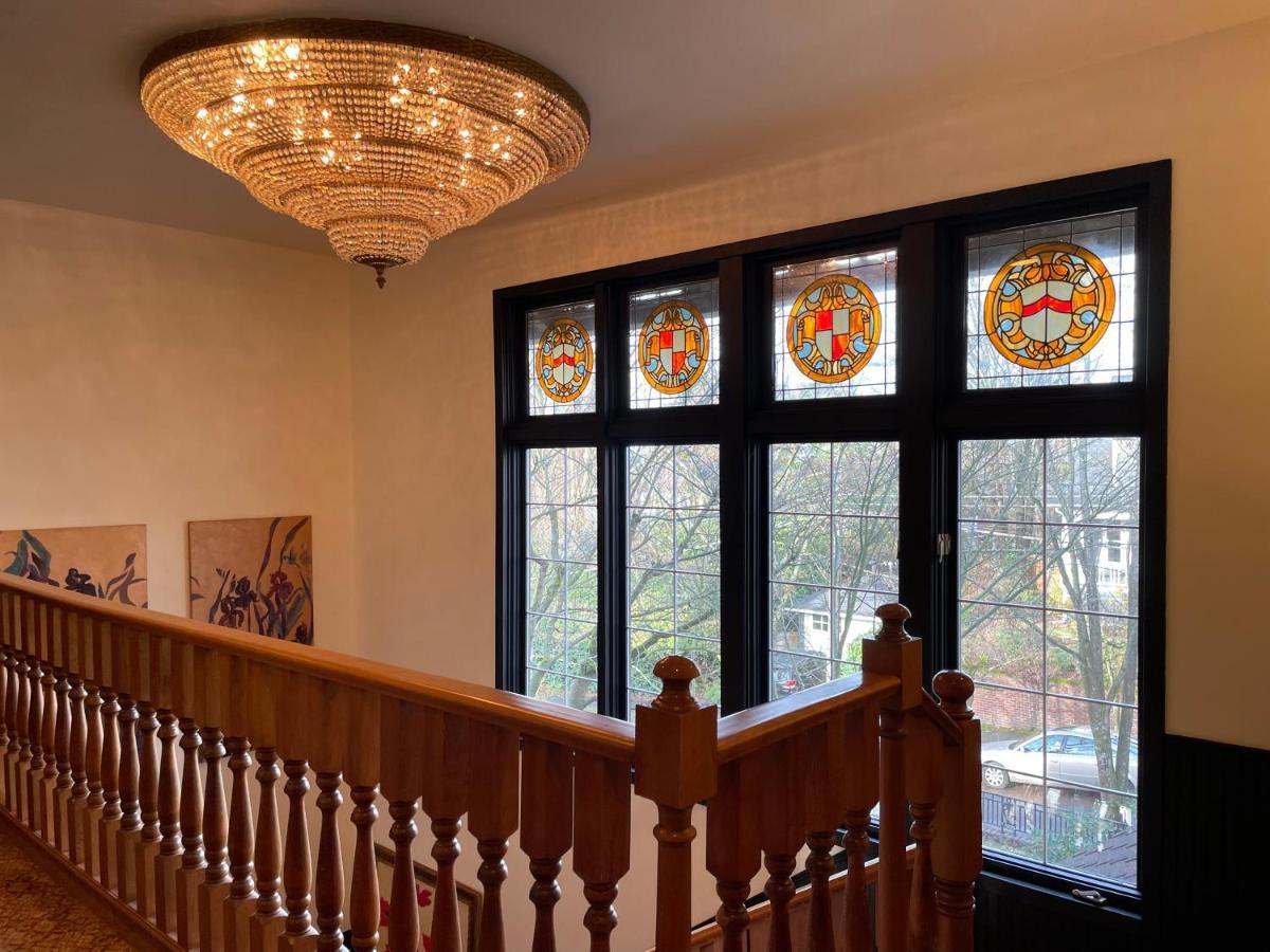 Cecil Bacon Manor * Seattle