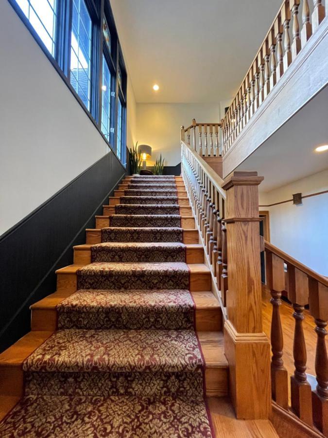 Cecil Bacon Manor Bed & Breakfast