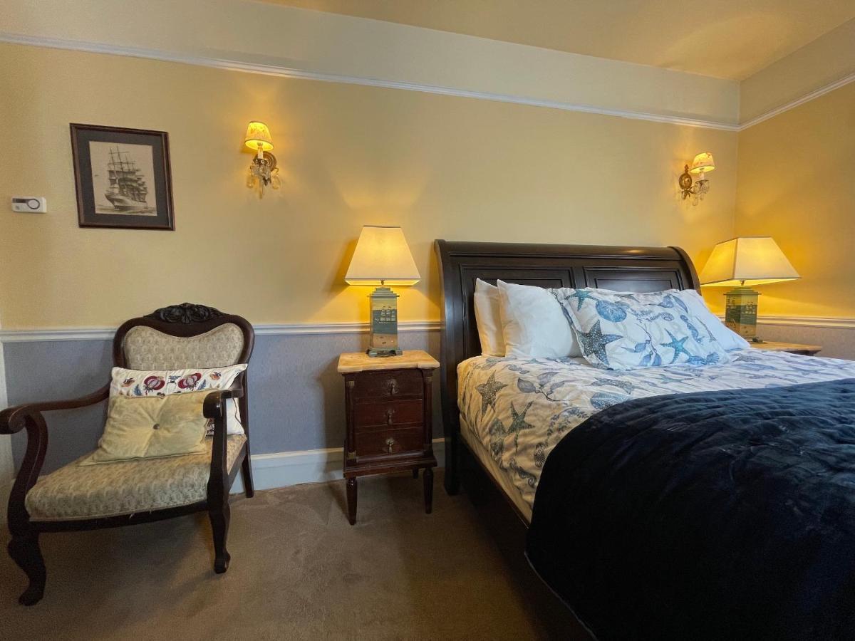 Cecil Bacon Manor Bed & Breakfast
