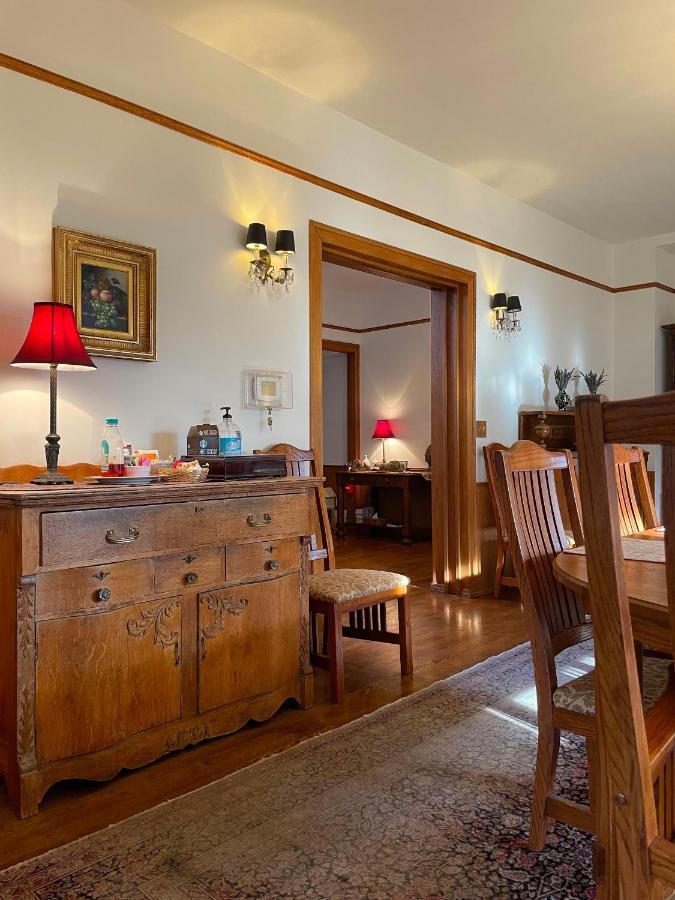 Cecil Bacon Manor Bed & Breakfast