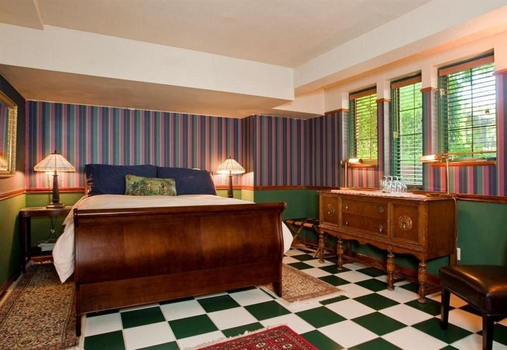 Cecil Bacon Manor Bed & Breakfast *
