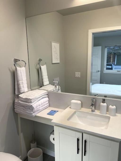 Seattle's New Modern Townhouse W/ Private Rooftop Holiday home Seattle