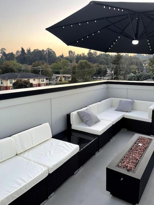 Seattle's New Modern Townhouse W/ Private Rooftop Holiday home